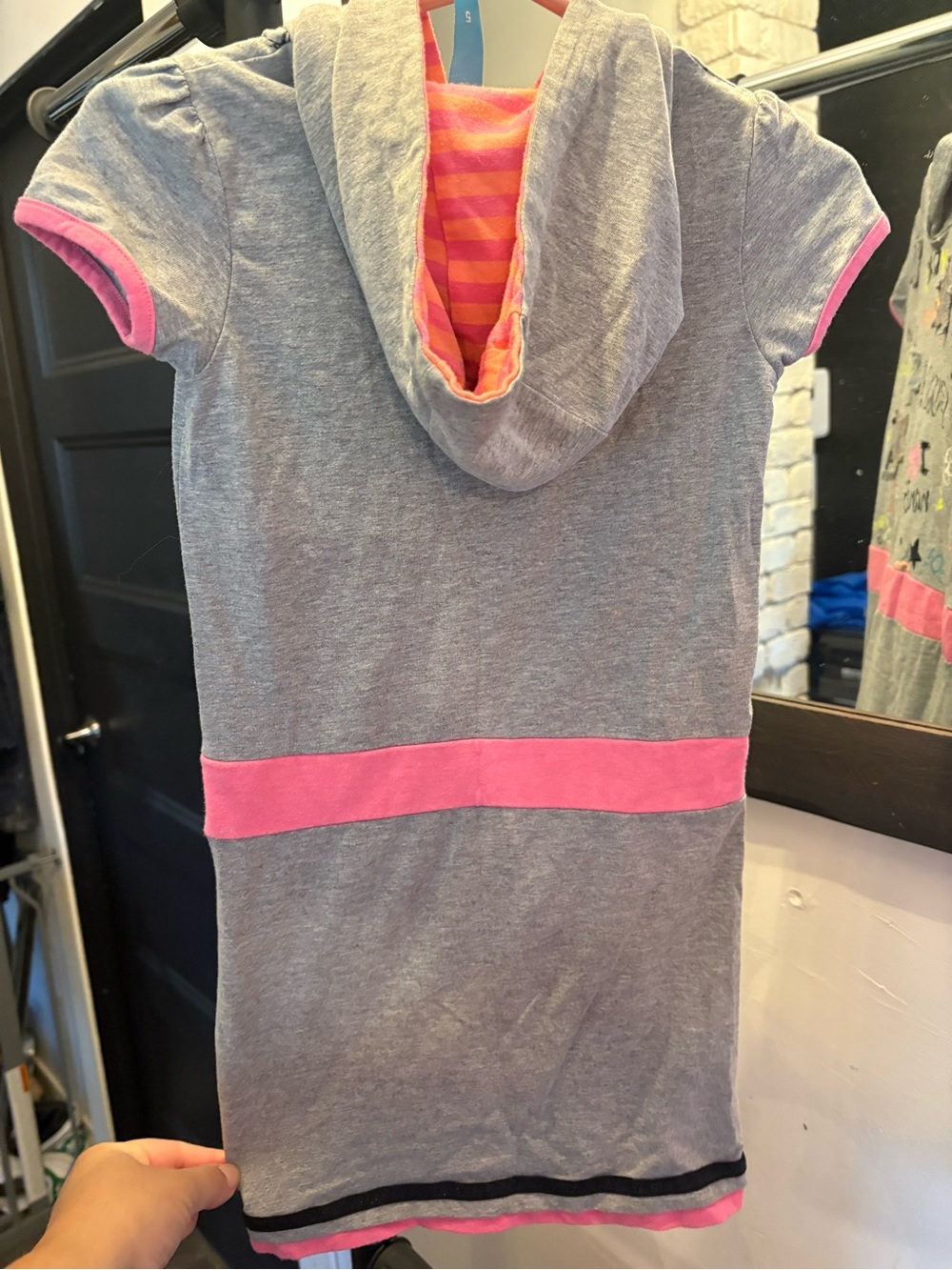 Nano Girls' Gray & Pink Short Sleeve Hoodie tunic with Fun Graphic. - Picture 6 of 7